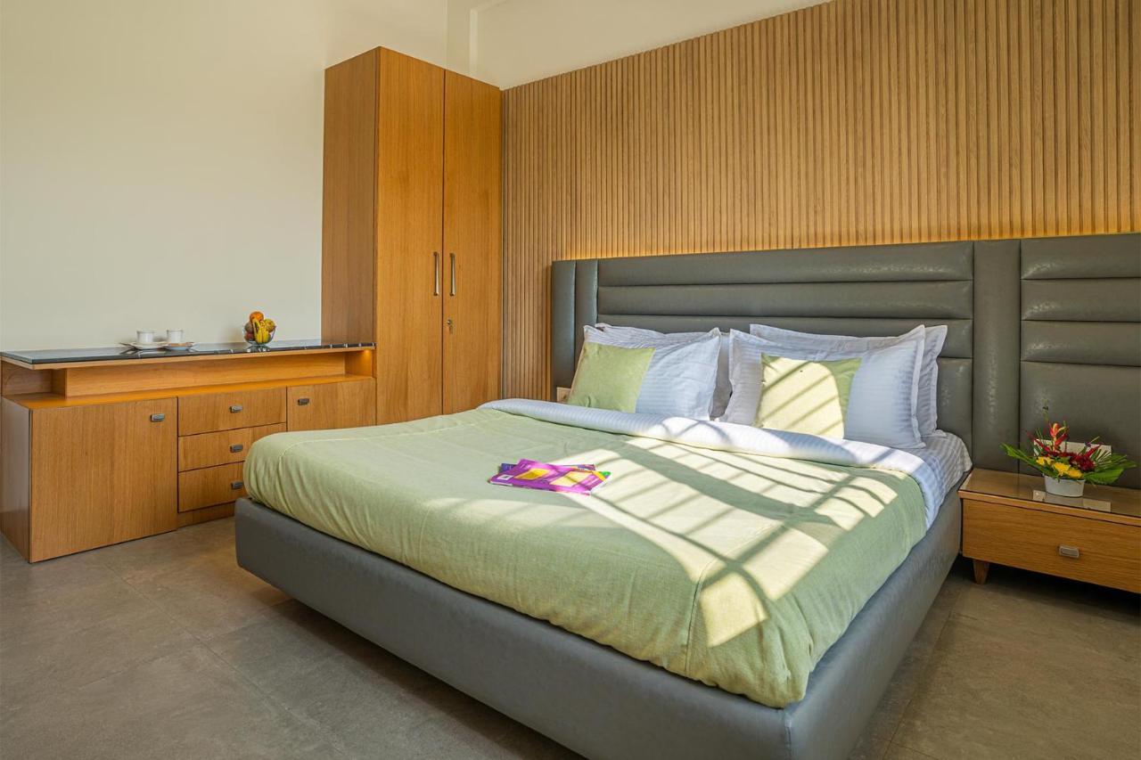 Le Bon Horizon: Hillside Elegance with Pool and Gazebo near Sula Villa Nashik Exterior photo