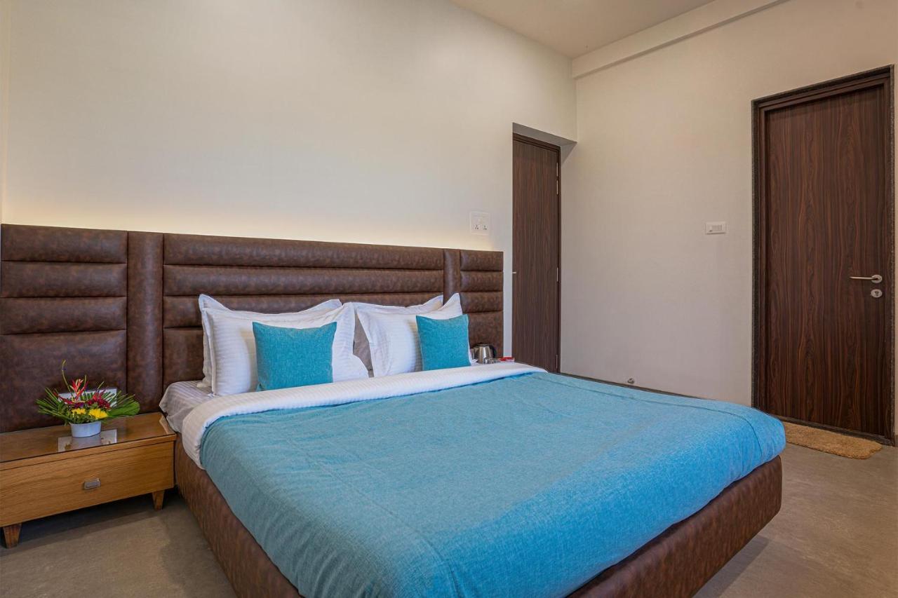 Le Bon Horizon: Hillside Elegance with Pool and Gazebo near Sula Villa Nashik Exterior photo